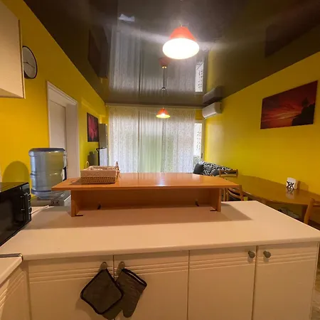 Charming & Comfy 2 Minutes To Mackenzie & 5 Minutes To Airport, Close To Restaurants & Center