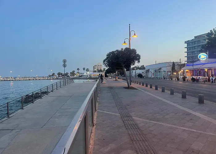 Charming & Comfy 2 Minutes To Mackenzie & 5 Minutes To Airport, Close To Restaurants & Center *