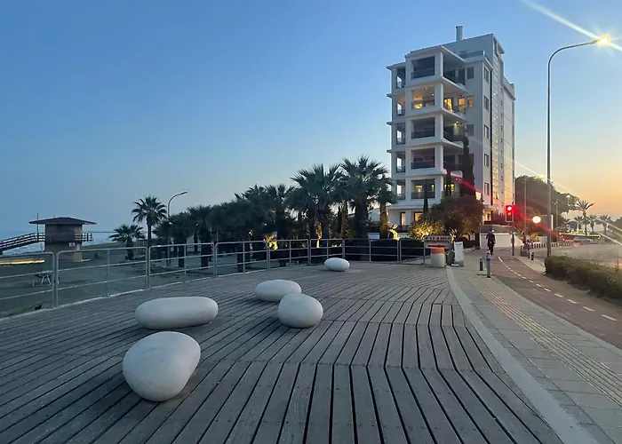 Charming & Comfy 2 Minutes To Mackenzie & 5 Minutes To Airport, Close To Restaurants & Center דירה