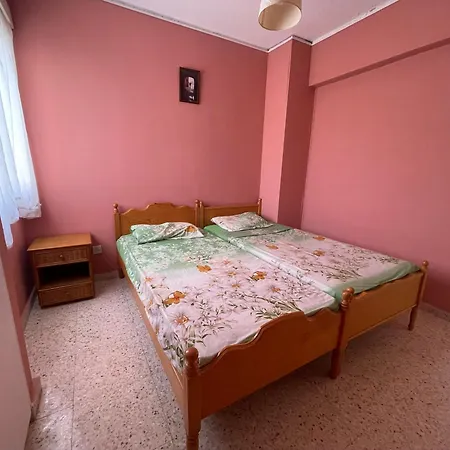 Charming & Comfy 2 Minutes To Mackenzie & 5 Minutes To Airport, Close To Restaurants & Center *