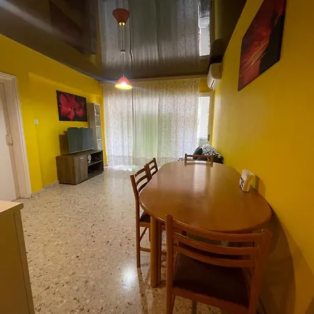 アパート Charming & Comfy 2 Minutes To Mackenzie & 5 Minutes To Airport, Close To Restaurants & Center ラルナカ