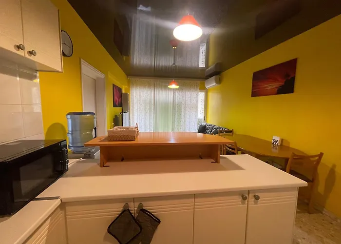 Charming & Comfy 2 Minutes To Mackenzie & 5 Minutes To Airport, Close To Restaurants & Center